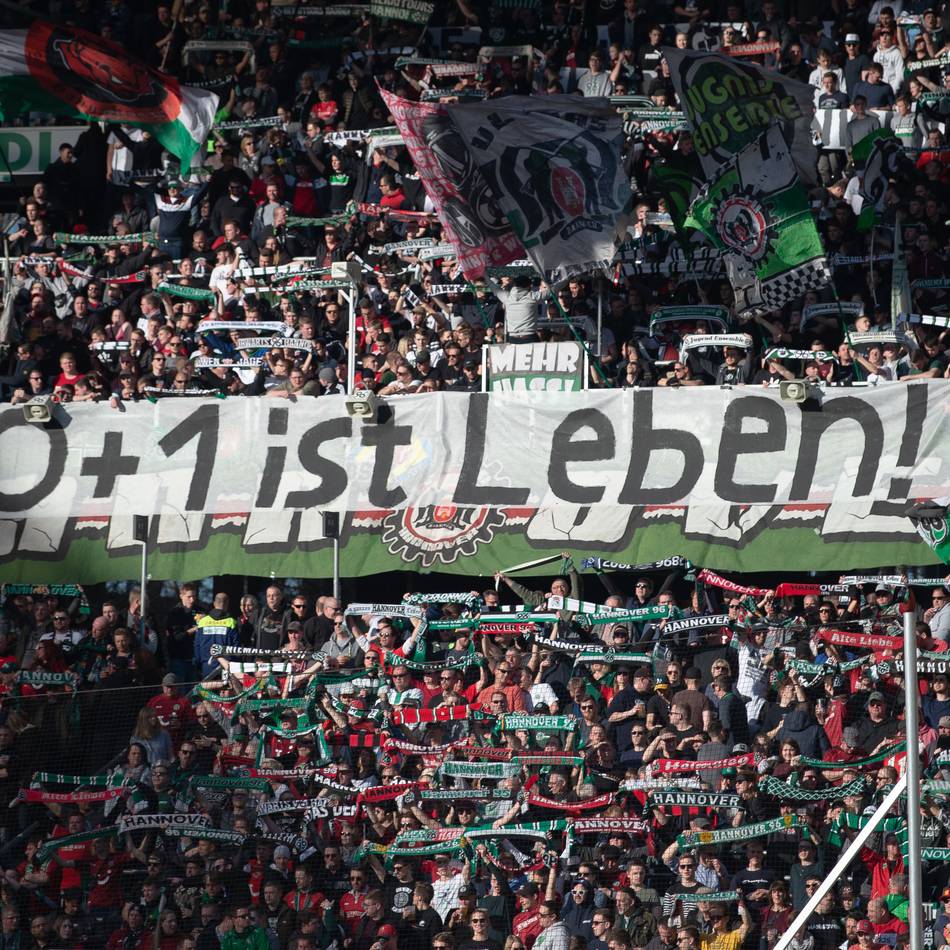 Ende der Ausnahmen in Leverkusen und Wolfsburg?: Profifußball am Scheideweg – DFL muss bei 50+1-Regel nachjustieren