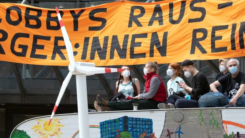 Amtsgericht Düsseldorf: Nach Aktion am Landtag – Verfahren gegen Klimaaktivisten gegen Auflagen eingestellt