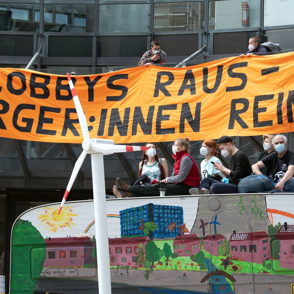 Amtsgericht Düsseldorf: Nach Aktion am Landtag – Verfahren gegen Klimaaktivisten gegen Auflagen eingestellt