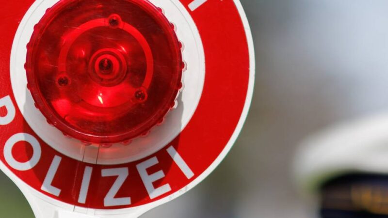 Kontrollaktion der Polizei in Leverkusen: Mit Tempo 100 vorbei an der Schultür
