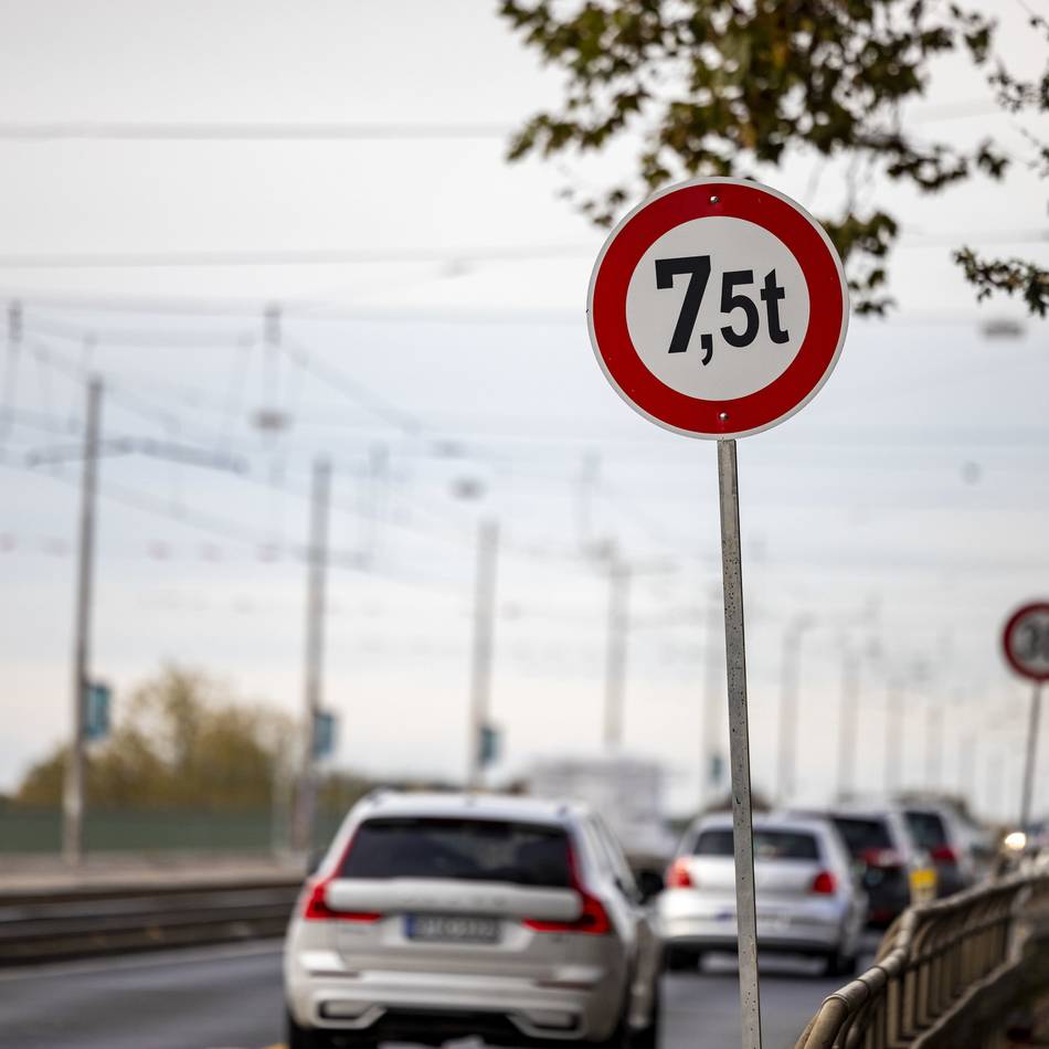 Marodes Bauwerk: Raser in Serie auf der Südbrücke in Düsseldorf