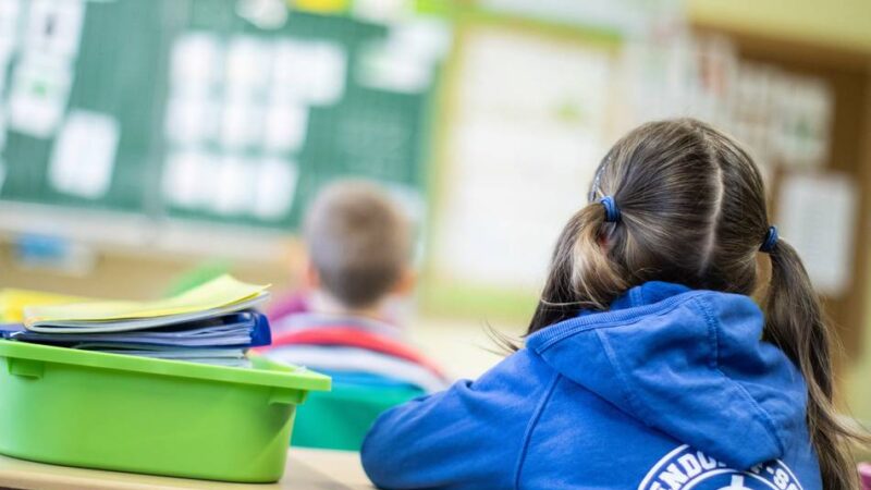 Fördergeld an Mönchengladbacher Schulen: 36 Millionen Euro für Bauen, Essen, CO2-Ampeln und einen Rasentraktor