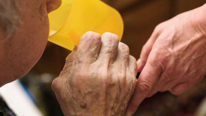 Verbraucherzentrale NRW Langenfeld: Pflegeauszeiten ab Juli einfacher nutzen