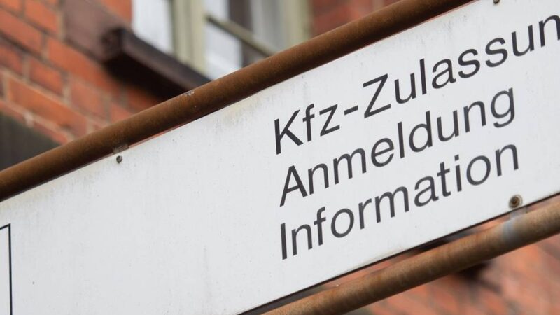 Schwalmtaler zahlt bar ohne Quittung: Zulassungsdienst oder Abzocke? Kurioser Deal vor Viersener Amt