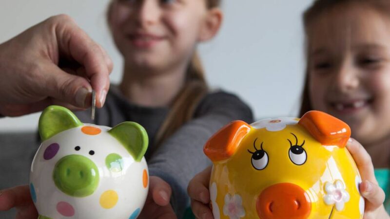 Schuldnerberatung im Rhein-Kreis Neuss klärt auf: Bewusster Umgang mit Geld – Tipps für Kinder und ihre Eltern