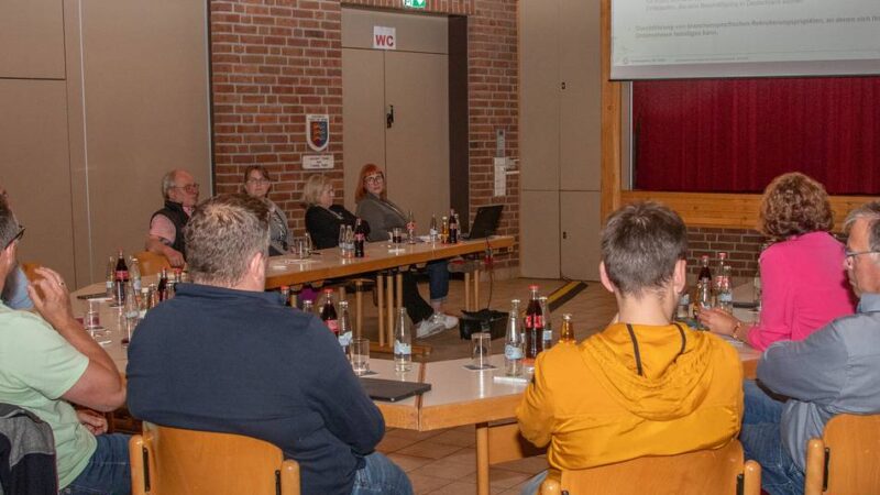 Wirtschaftsförderung lud ins Sonsbecker Kastell: Reger Austausch beim ersten Handwerker-Stammtisch