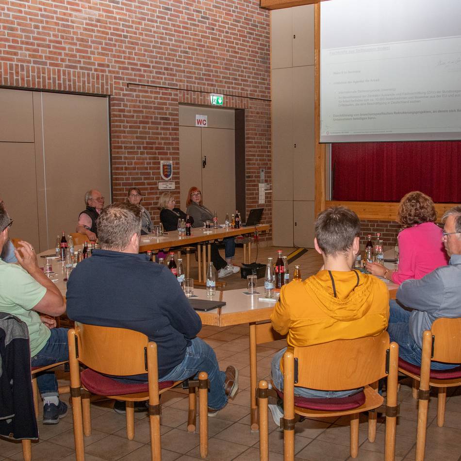 Wirtschaftsförderung lud ins Sonsbecker Kastell: Reger Austausch beim ersten Handwerker-Stammtisch