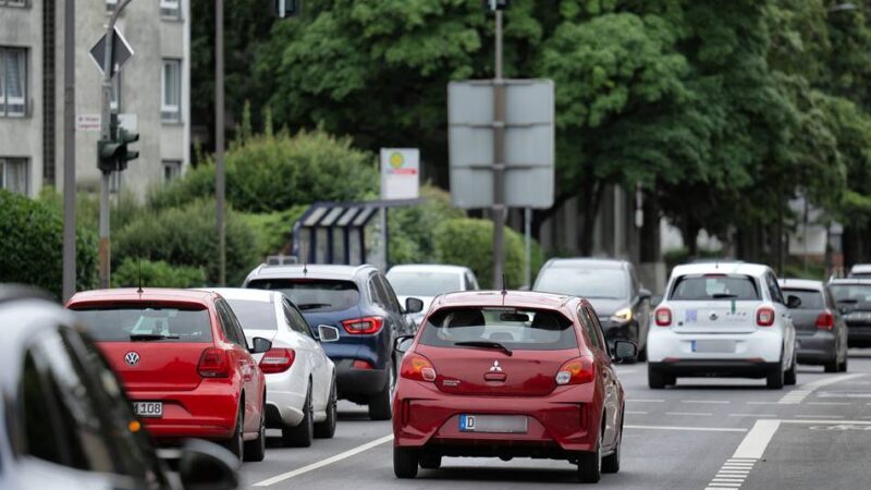 Verkehrslenkung Langenfeld: Winkelsweg: Schaltphase für Linksabbieger sorgt für Staus