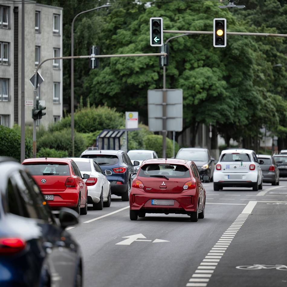 Verkehrslenkung Langenfeld: Winkelsweg: Schaltphase für Linksabbieger sorgt für Staus