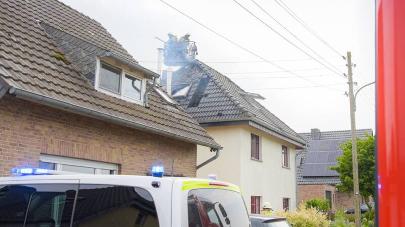 Gewitter in Goch: Blitz schlägt in Wohnhaus in Pfalzdorf ein und löst Brand aus
