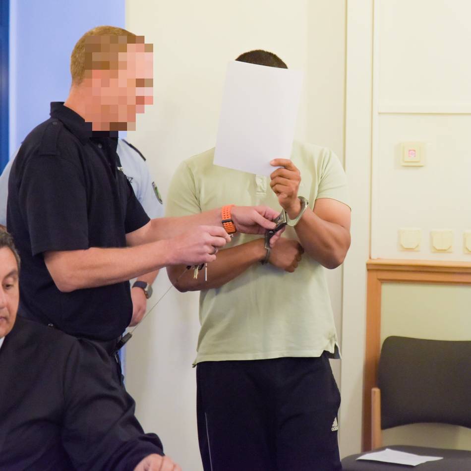 Verkauf im Darknet, Versand ab Kleve: Kokain, Heroin, Crystal Meth – Angeklagter soll 970 Briefe mit Drogen verschickt haben