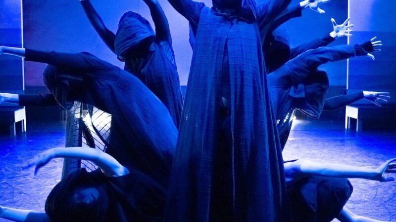 Jugendtheater in Mönchengladbach: Wenn Empathie nur Show ist – „Sinners und die Sieben“