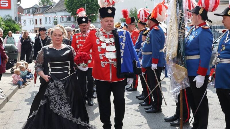 Tradition und Stimmung in Jüchen: Regen, Ragtime, Residenz — Schützen feiern mit Herz