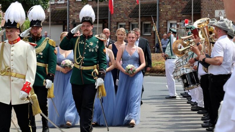 Schützenfest des Bürgerschützenvereins Bedburdyck-Stessen 1868: Schützen feiern mit guter Laune aber ohne König