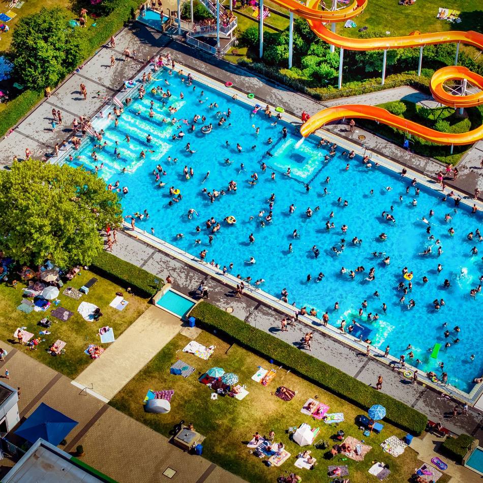 Freizeit in Langenfeld: Volles Freibad – Schlangen bis zur Langforter Straße