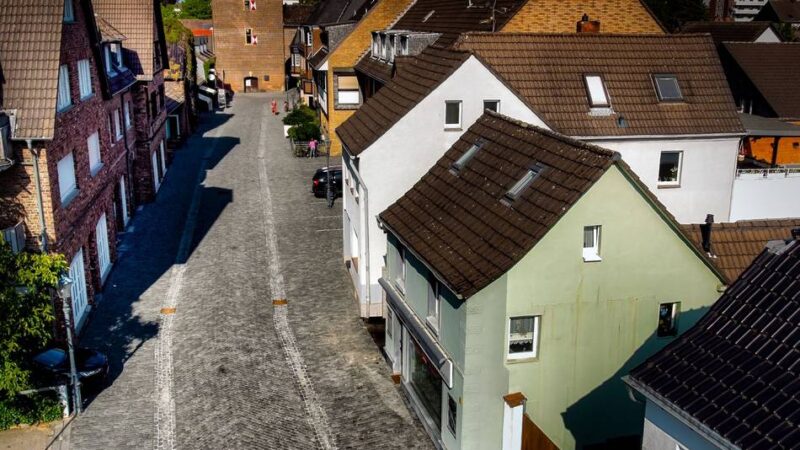 Altstadtmodernisierung: Umgestaltete Turmstraße in Monheimer Altstadt fertiggestellt