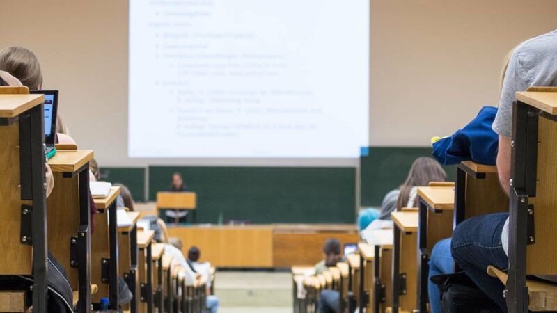 Ausländische Fachkräfte werden wichtiger: Sinkende Studierendenzahlen setzen Düsseldorf unter Druck – „Wird den Wettbewerb verschärfen“