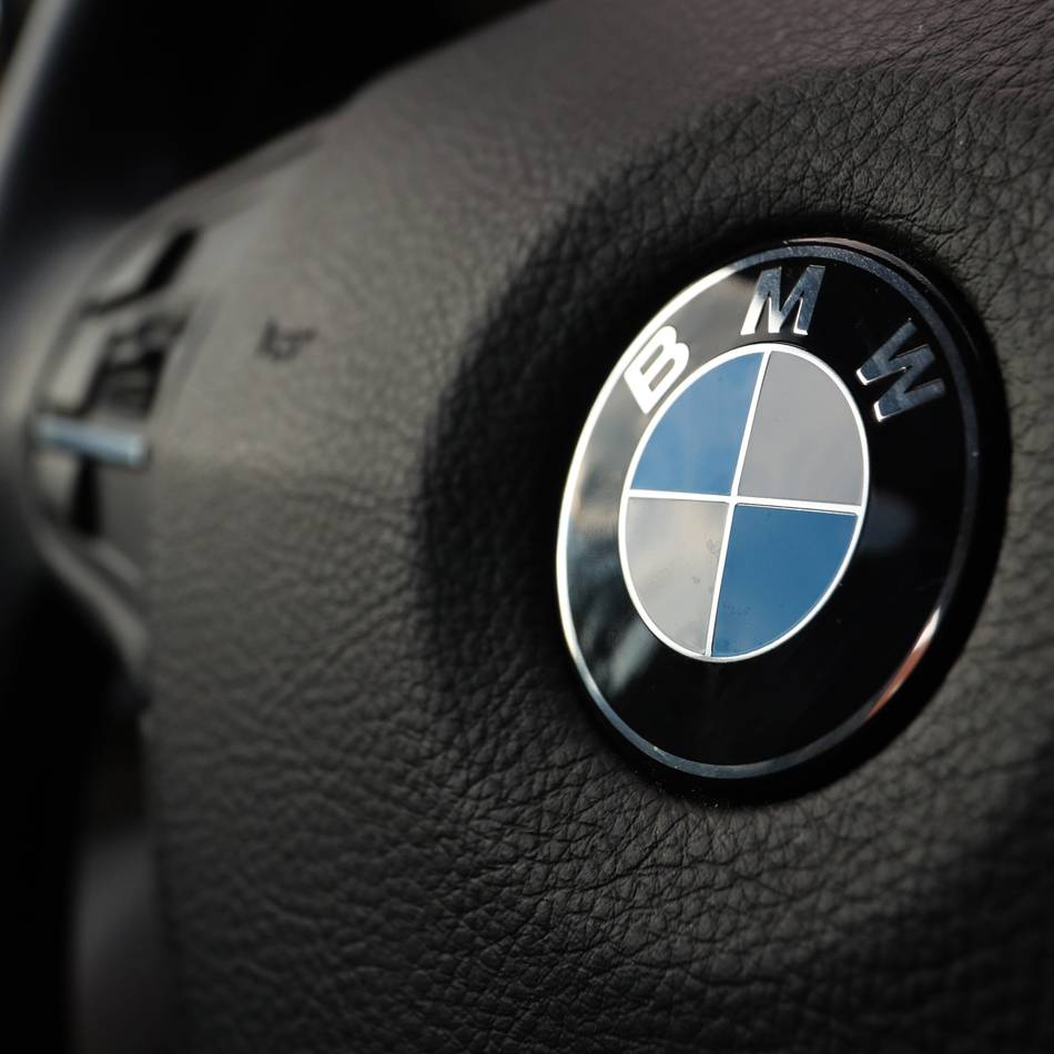 Polizei sucht Zeugen: Einbruch in Kranenburg – Täter stehlen BMW aus Garage