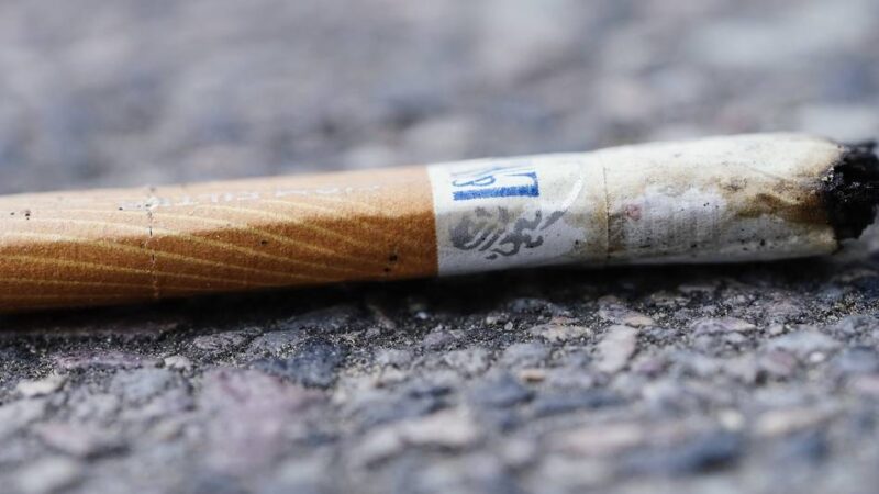 Probleme mit Zigarettenkippen in Hilden und Haan: Viel Ärger um achtlos weggeworfene Zigarettenkippen