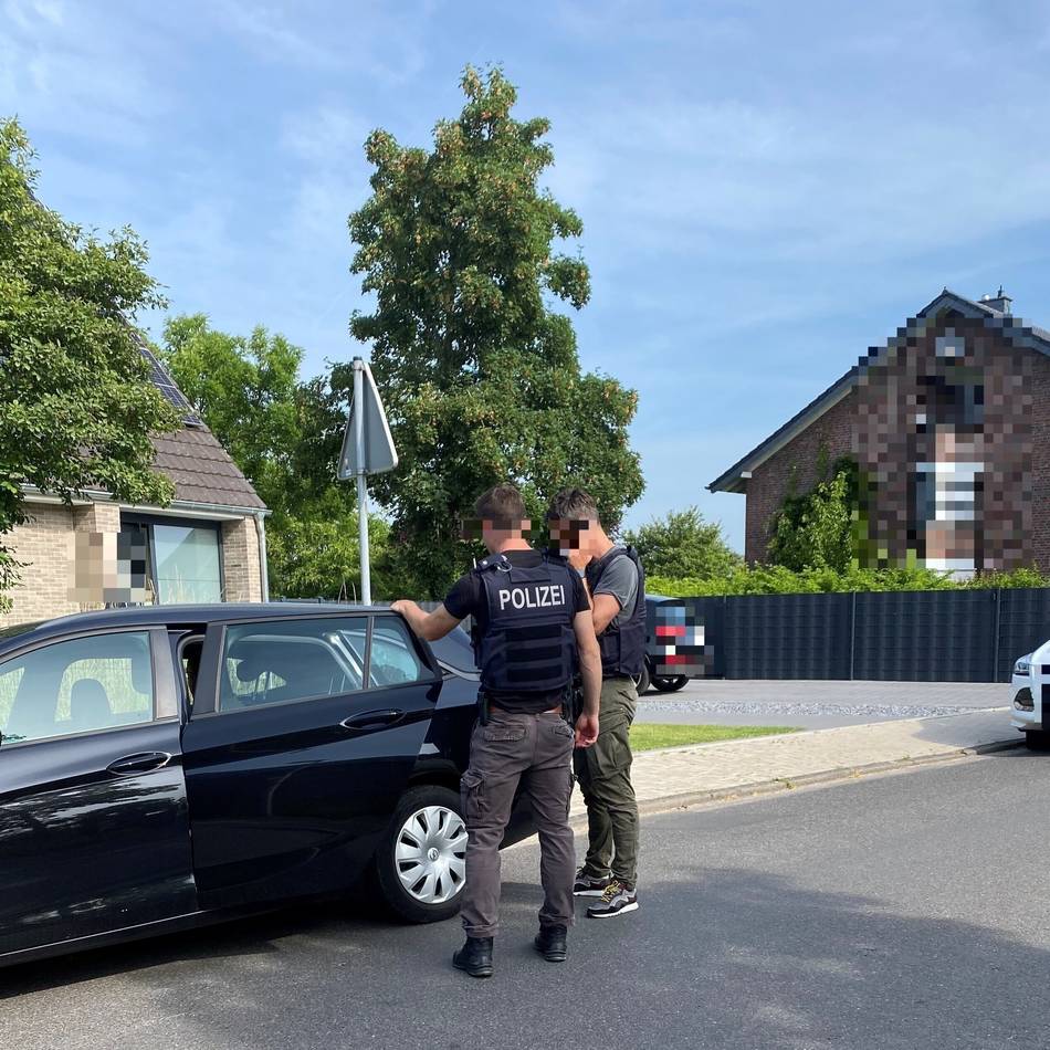 Großeinsatz der Polizei in Dormagen: Ermittler nehmen mutmaßlichen Drogenboss fest