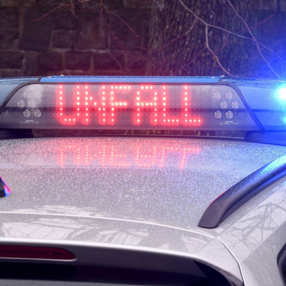 Kreisstraße 5 in Hückeswagen: Motorradfahrer bei Frontalunfall lebensgefährlich verletzt