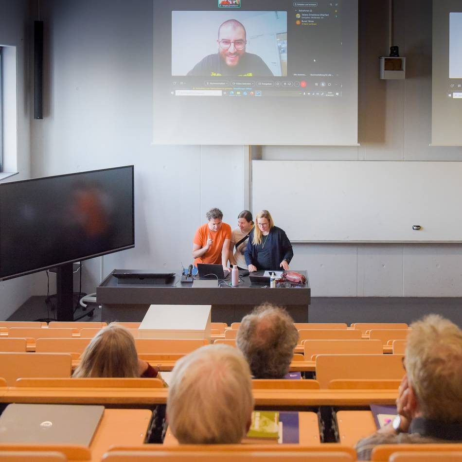 Kamp-Lintfort und Kleve verwechselt: Influencer Burak Yilmaz hält Vortrag am falschen Campus – Botschaft dennoch klar