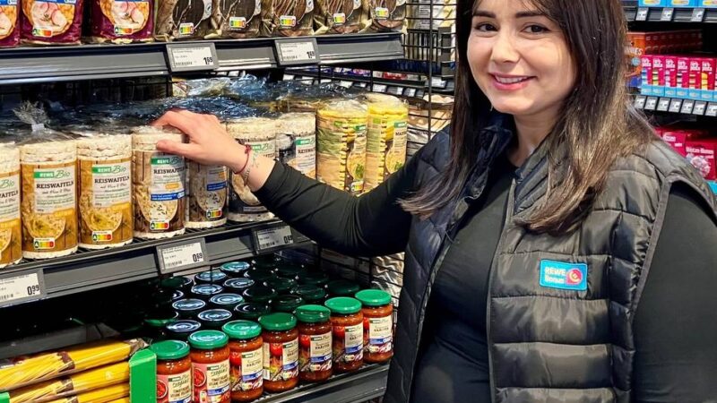 Erster Vollsortimenter in Dormagen-Hackenbroich: Donnerstag eröffnet Sarah Cengiz ihren Traum
