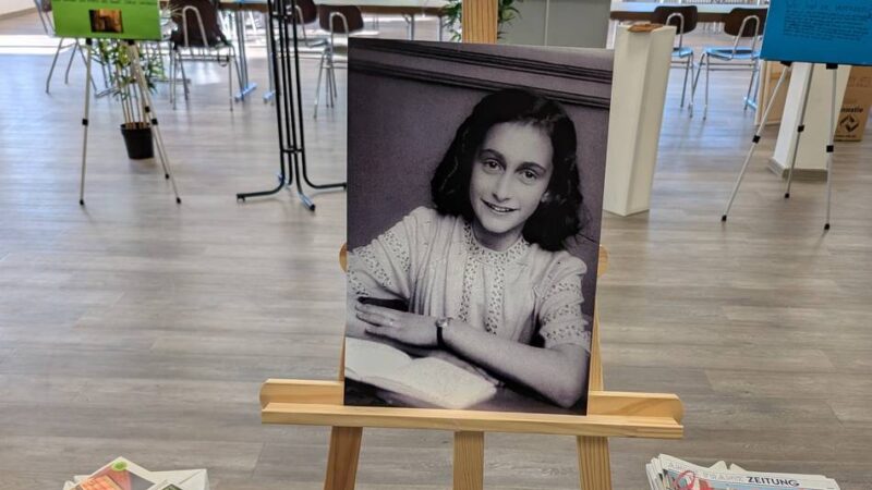 Projekt „Schule ohne Rassismus – Schule mit Courage“ : Sekundarschüler gestalten Ausstellung zum Anne-Frank-Tag