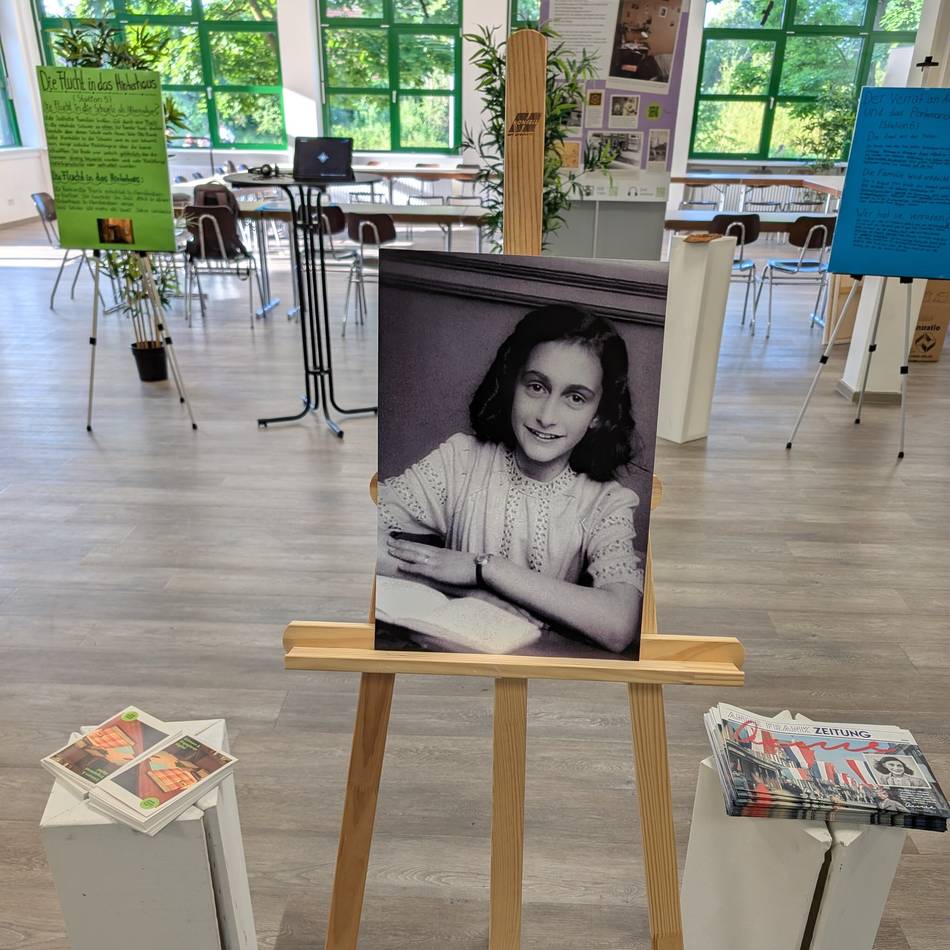 Projekt „Schule ohne Rassismus – Schule mit Courage“ : Sekundarschüler gestalten Ausstellung zum Anne-Frank-Tag