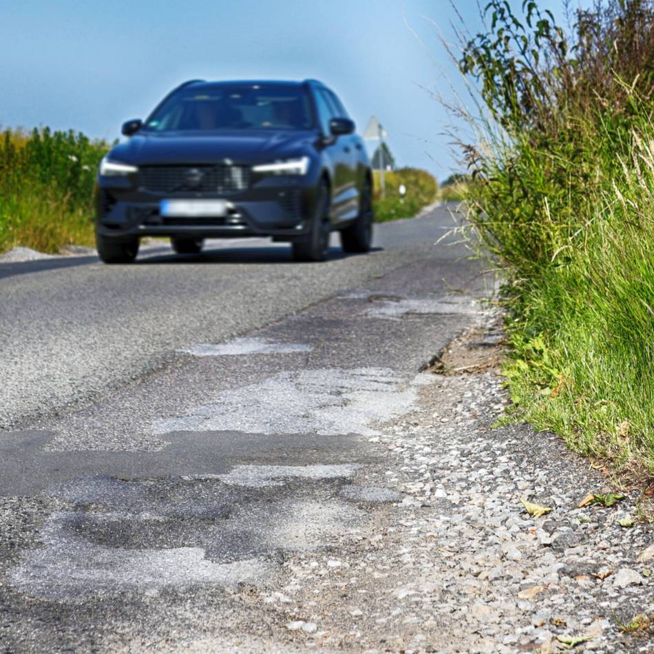 Ob Geh- und Radweg gleichzeitig kommt, bleibt offen: Sanierungspläne für die Buckelpiste L239 liegen aus