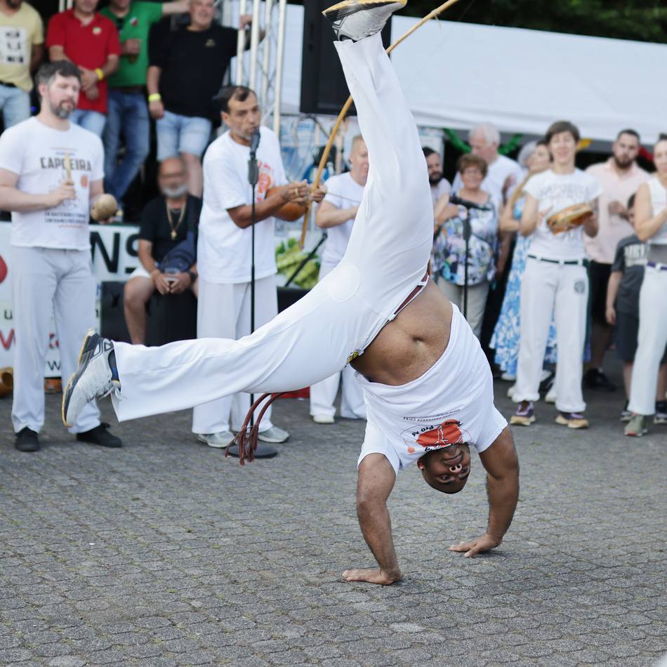Portugiesischer Verein feiert Sommerfest: Capoeira-Tänzer zeigen bei Johannisfest ihr Können
