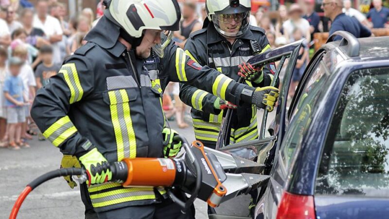 Tag der offenen Tür bei der Feuerwehr Mettmann: Mit schwerem Gerät im Einsatz
