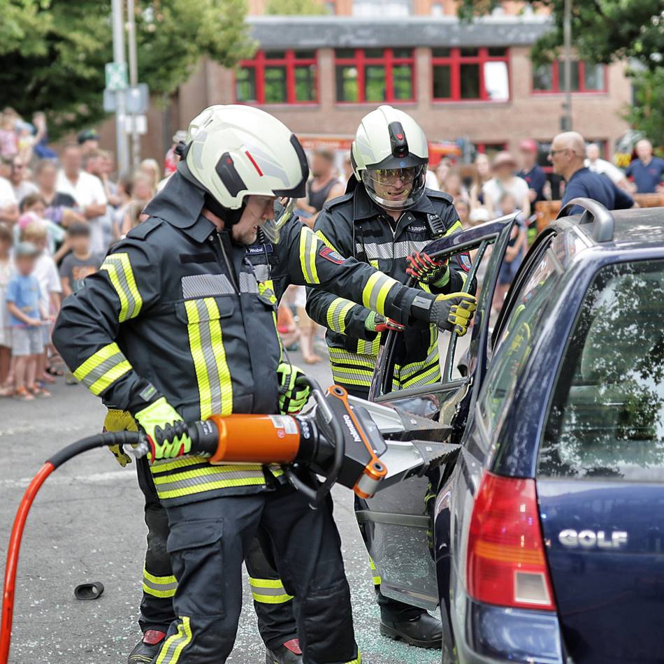 Tag der offenen Tür bei der Feuerwehr Mettmann: Mit schwerem Gerät im Einsatz
