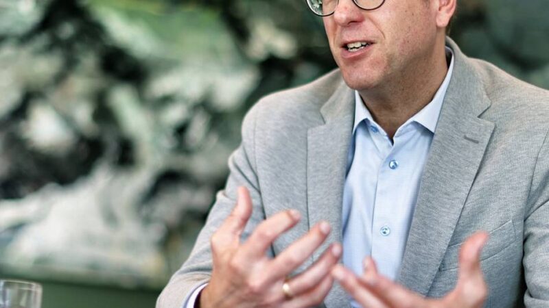Interview Oliver Pfeil, Vorstandsvorsitzender der Ökoworld AG: „Viele Anbieter haben sich entschlossen, wieder in Waffen zu investieren“