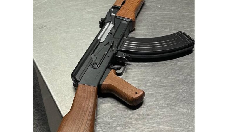 Sturmgewehr am Düsseldorfer Flughafen: Kalaschnikow führt zu Ärger beim Zoll