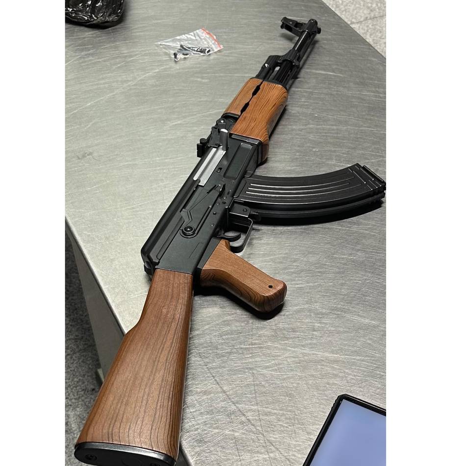 Sturmgewehr am Düsseldorfer Flughafen: Kalaschnikow führt zu Ärger beim Zoll