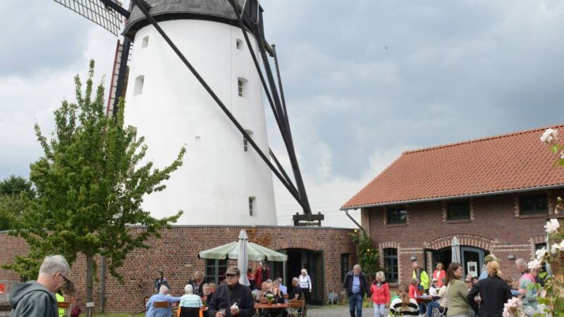Kaarster Braunsmühle feiert Mühlentag: „Bei blauem Himmel hätten sich die Flügel nicht so schön bewegt wie jetzt“