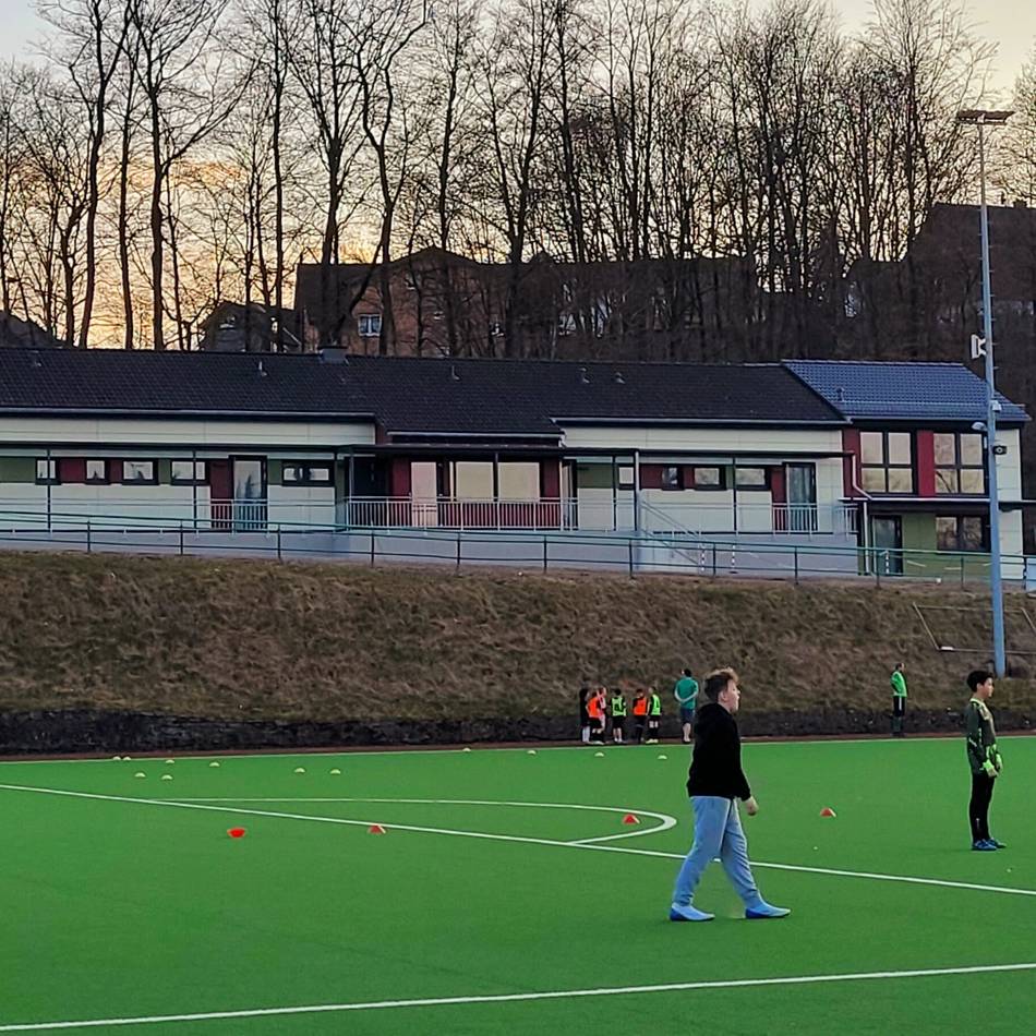 Haupt- und Finanzausschuss in Hückeswagen: Vandalismus & Co. – Sportplatzgebäude kostet 55.000 Euro mehr