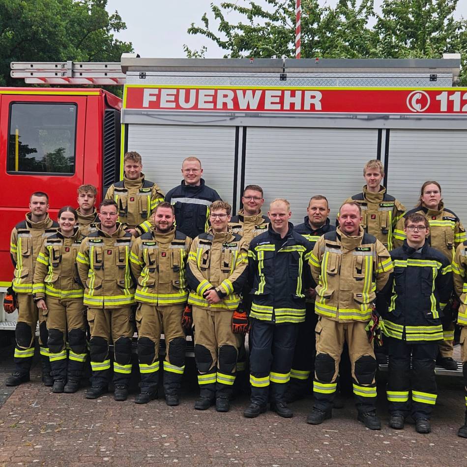 Freiwillige Feuerwehren Sonsbeck, Xanten und Alpen: Feuerwehr-Grundlehrgang erfolgreich abgeschlossen