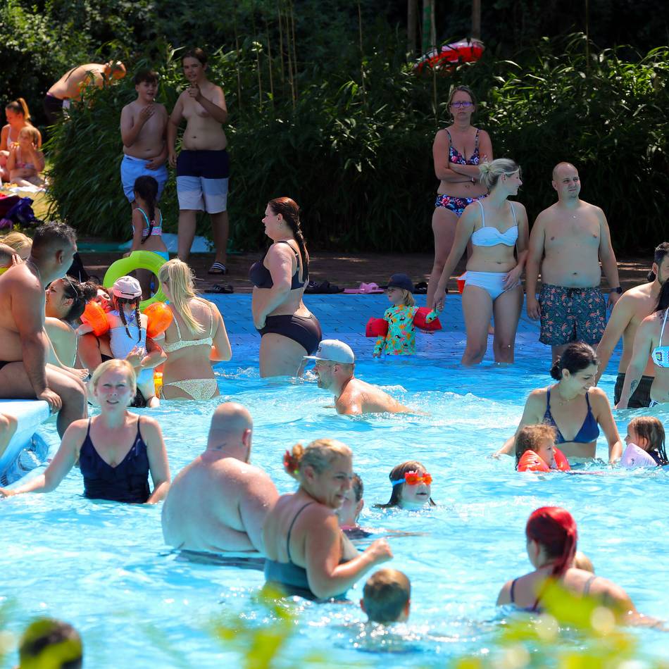 Thema im Rheinberger Ausschuss: Stadt plant Machbarkeitsstudie für den Bau eines Kombibades