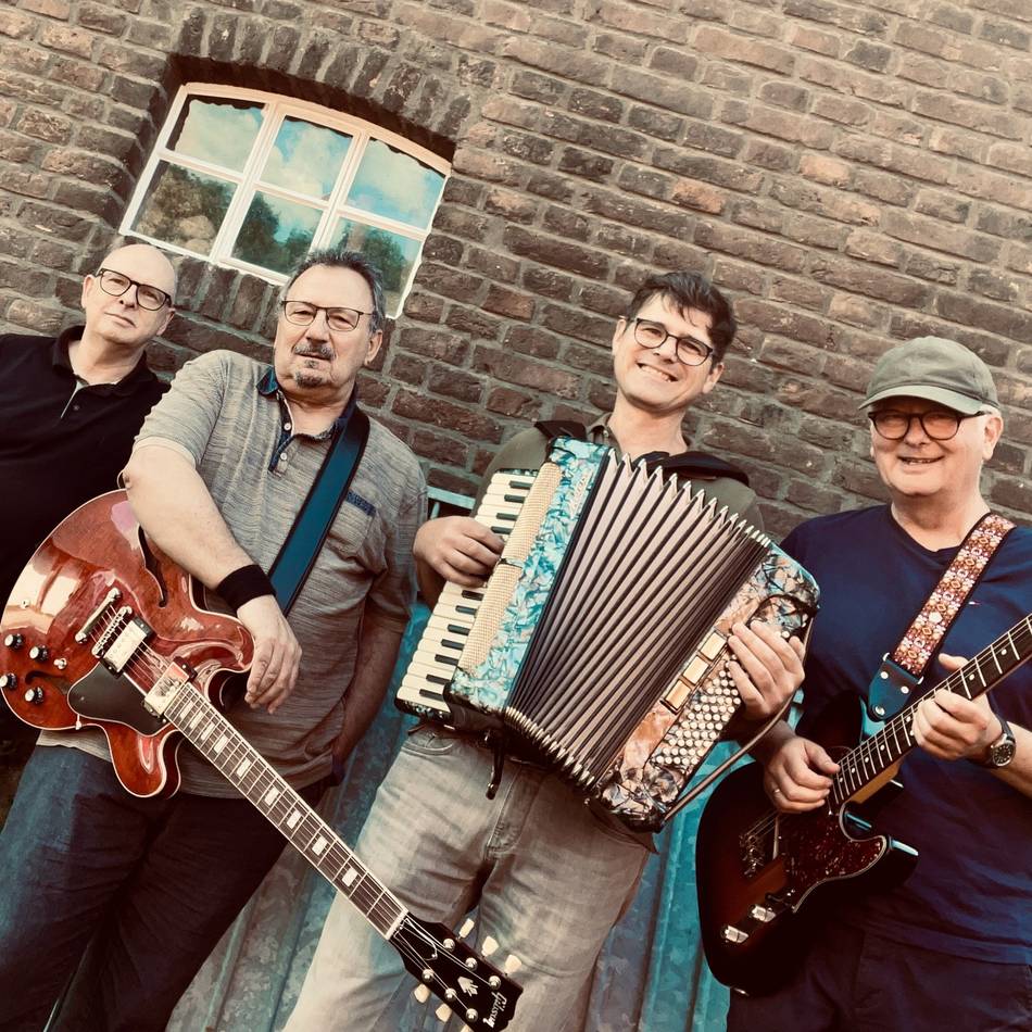 In Historischer Kulisse: Rockband Exsalté spielt Konzert im Klever Forstgarten