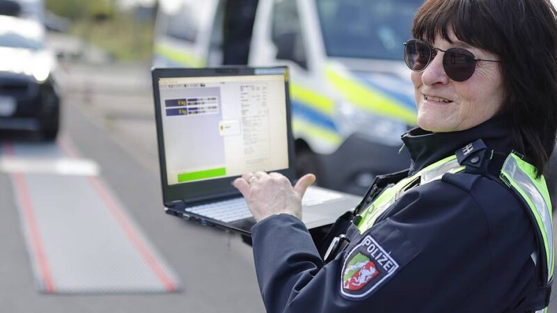 Aktion der Kreispolizei Mettmann: Wohnmobile kommen wieder auf die Waage