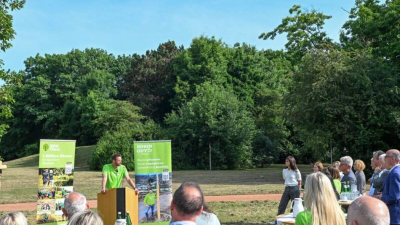 Aktion „NRW pflanzt“: Eine Million neue Bäume für NRW – der erste steht in Kempen