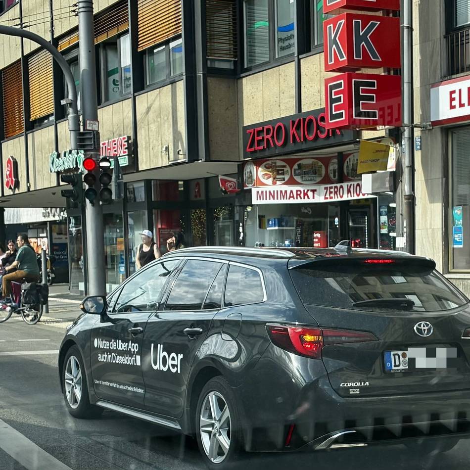 Taxi-Alternative: Stadt Krefeld erwägt Mindesttarife für Uber