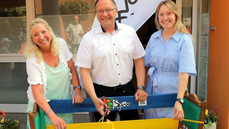 Um Hemmschwellen abzubauen: Spix stellt Kontaktbank vor die Tür
