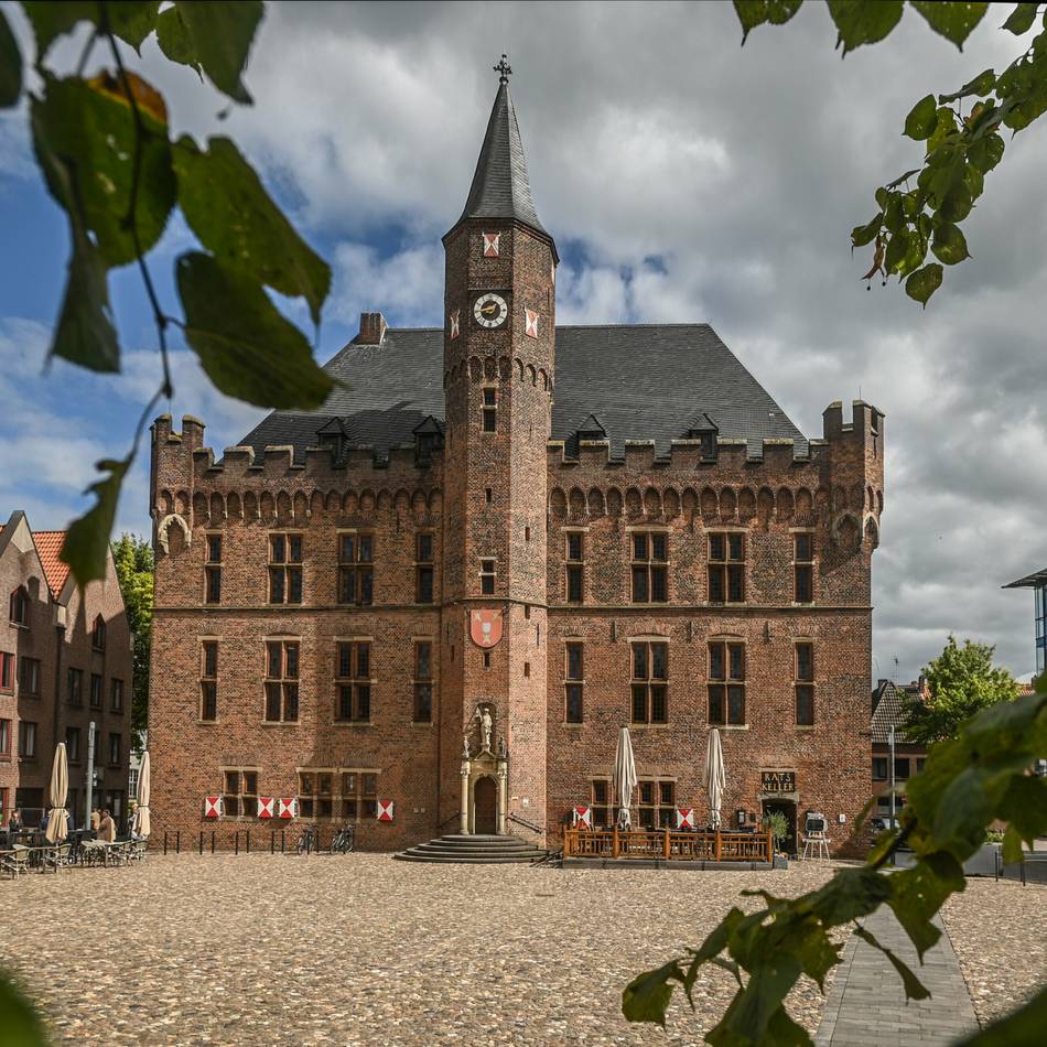 Digitaler Draht ins Rathaus: Kalkar-Bot im Test – das ist der neue digitale Assistent der Stadt