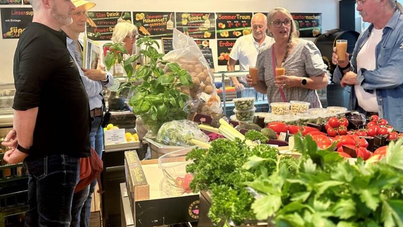 Aktion in Meerbusch: Was es beim ersten Osterath-Spaziergang zu entdecken gab
