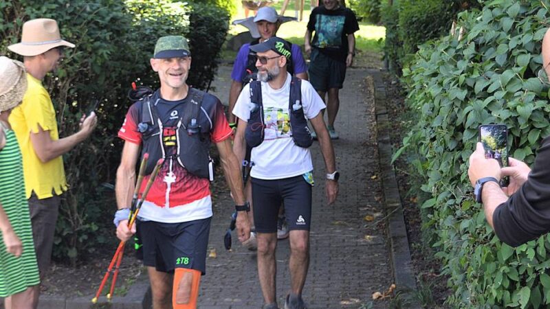 Ultralauf auf dem Panoramasteig: Sportler machen Pause bei Radevormwalder Schützen