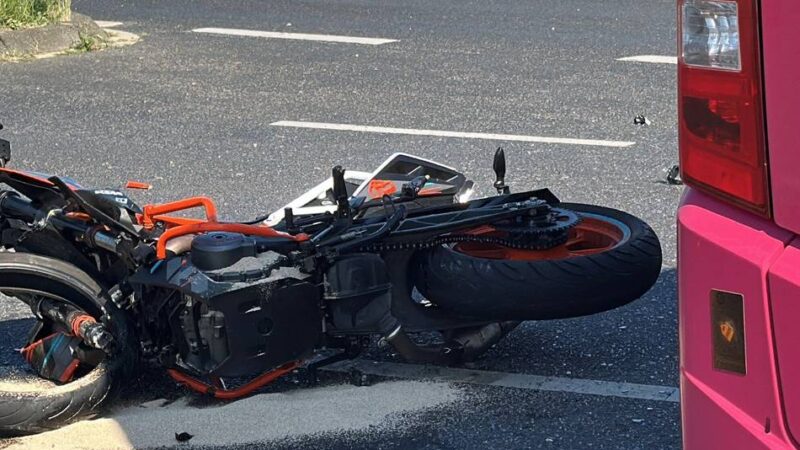 Tödlicher Unfall in Mönchengladbach: Motorradfahrer stirbt bei Zusammenstoß mit Linienbus