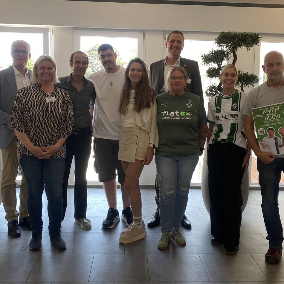 Spendenübergabe im Erkelenzer Hospiz: Ein karitativer und humoristischer Erfolg